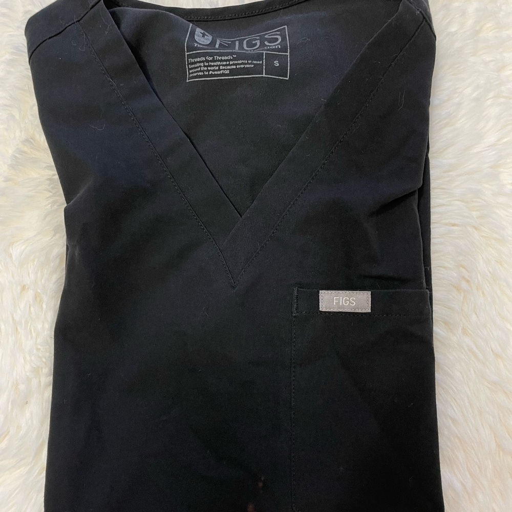 Figs scrubs black catarina one pocket top